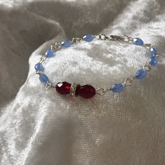 Red Bow - Picture 4 of 7